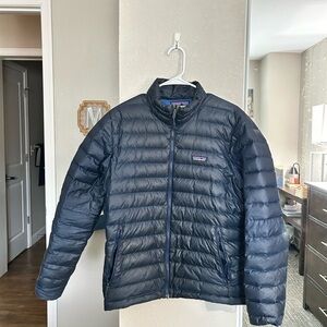 Patagonia Men's Navy Blue Puffer Jacket size medium